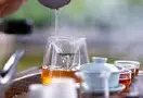 茶加药中医草药配伍组成的“复方”，也称为“茶疗复方”