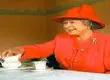 伦敦唐人街庆祝女王的90生日与英国茶壶宴会