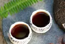 为什么新熟的茶多云, 老熟的茶是鲜艳的？
