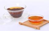 Tanyang 时间茶品尝形状纤细, 甜而醇厚的汤