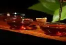 湖南红茶的品质特点是口感醇厚, 有松烟香, 无粗涩