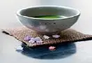 茶是岁月的主人, 用水洗来锻炼我们的芬芳。